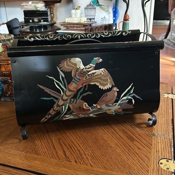Vintage Black Metal Toleware Magazine Rack with Painted Pheasants - Picture 3 of 8